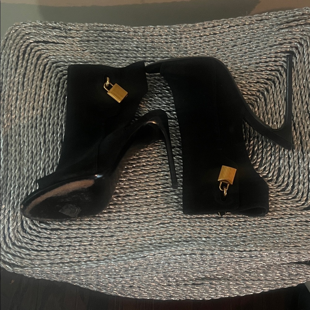 Elegant Black Ankle Boots